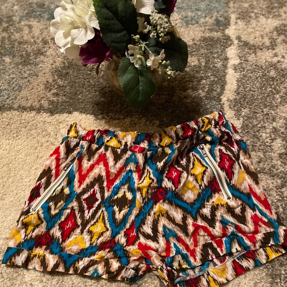 Colorful shorts - Picture 3 of 4